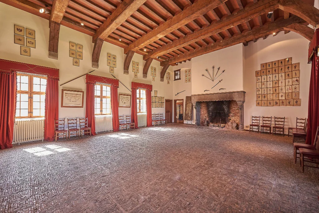 Château de Vêves — Houyet Château de Vêves a Houyet, province de Namur