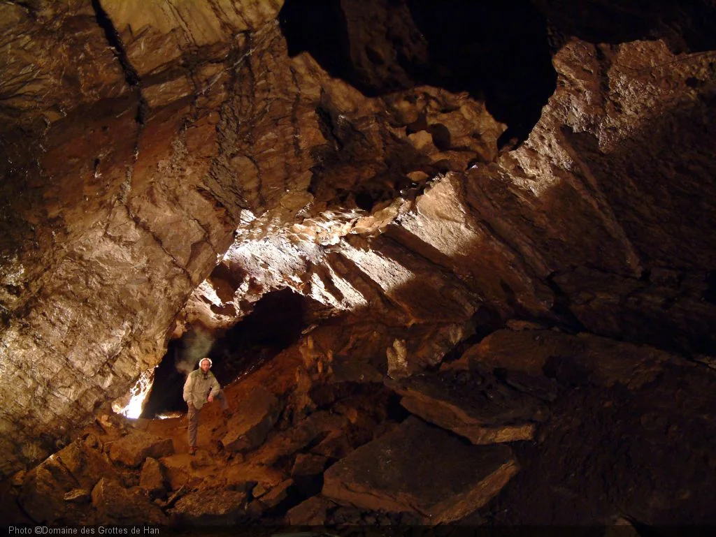 Découverte de la Grotte de Lorette — Rochefort Découverte de la Grotte de Lorette a Rochefort, province de Namur