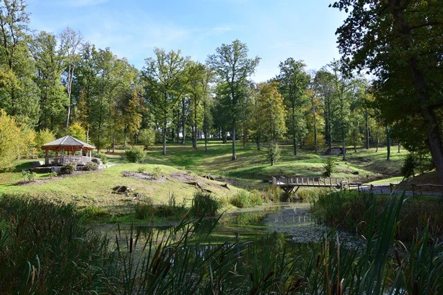 LES PARCS ET JARDINS DU DOMAINE PROVINCIAL DE CHEVETOGNE — Ciney LES PARCS ET JARDINS DU DOMAINE PROVINCIAL DE CHEVETOGNE a Ciney, province de Namur