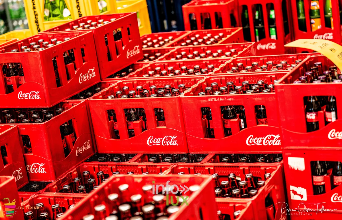 Casiers de Coca-Cola en stock chez DG Drink, distributeur de boissons en Brabant wallon