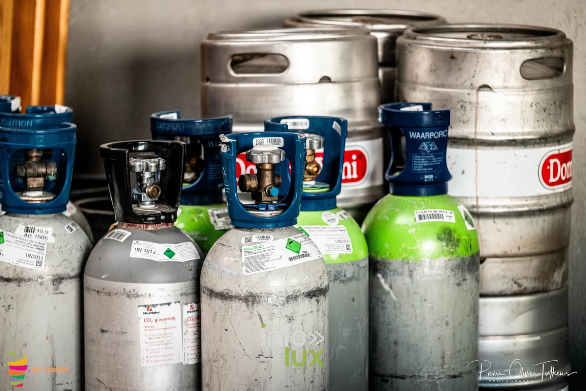 Fûts de bière pour l'horeca chez DG Drink, distributeur de boissons en Brabant wallon