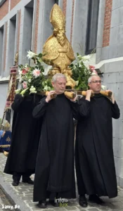Doudou de Mons 2026 : procession de la Ducasse de sainte Waudru dans les rues de Mons (Hainaut) — photo 1