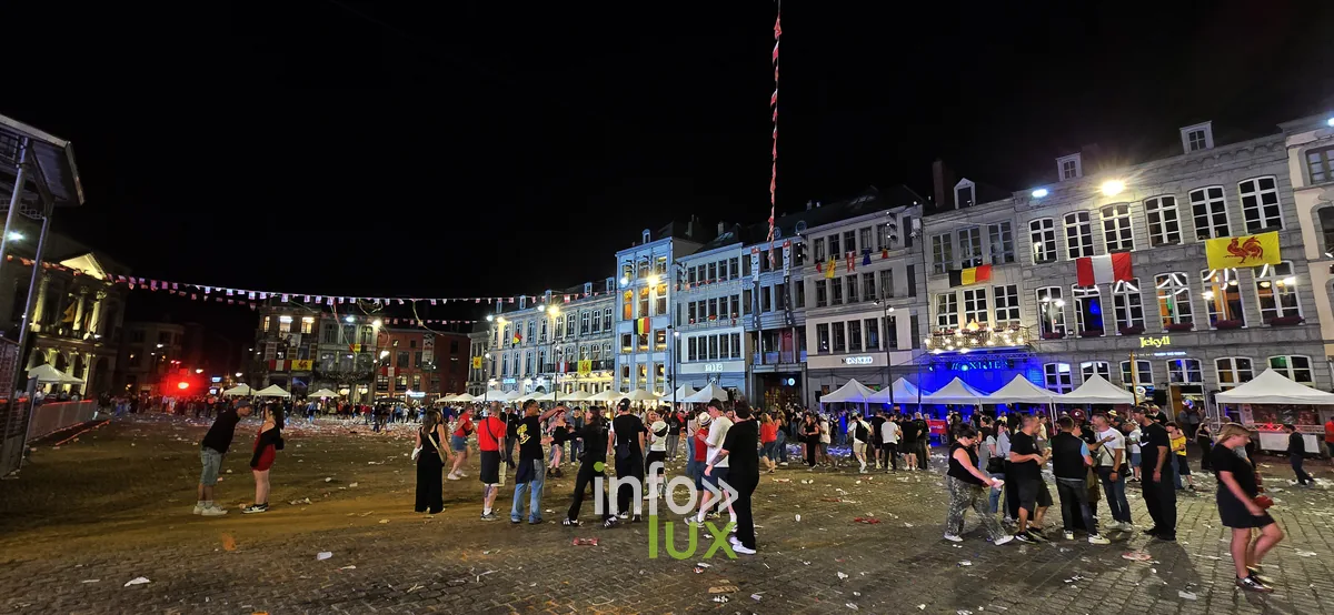 Fin de soirée de la Doudou Sound Party 2026 sur la Grand-Place de Mons