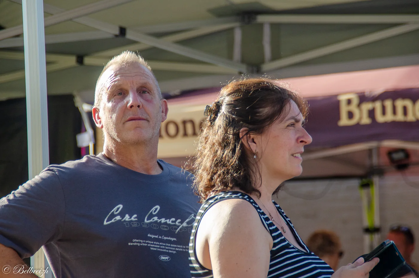 Ambiance conviviale entre amis et stands au Parc Juliénas. — © Belbreizh (Paty)