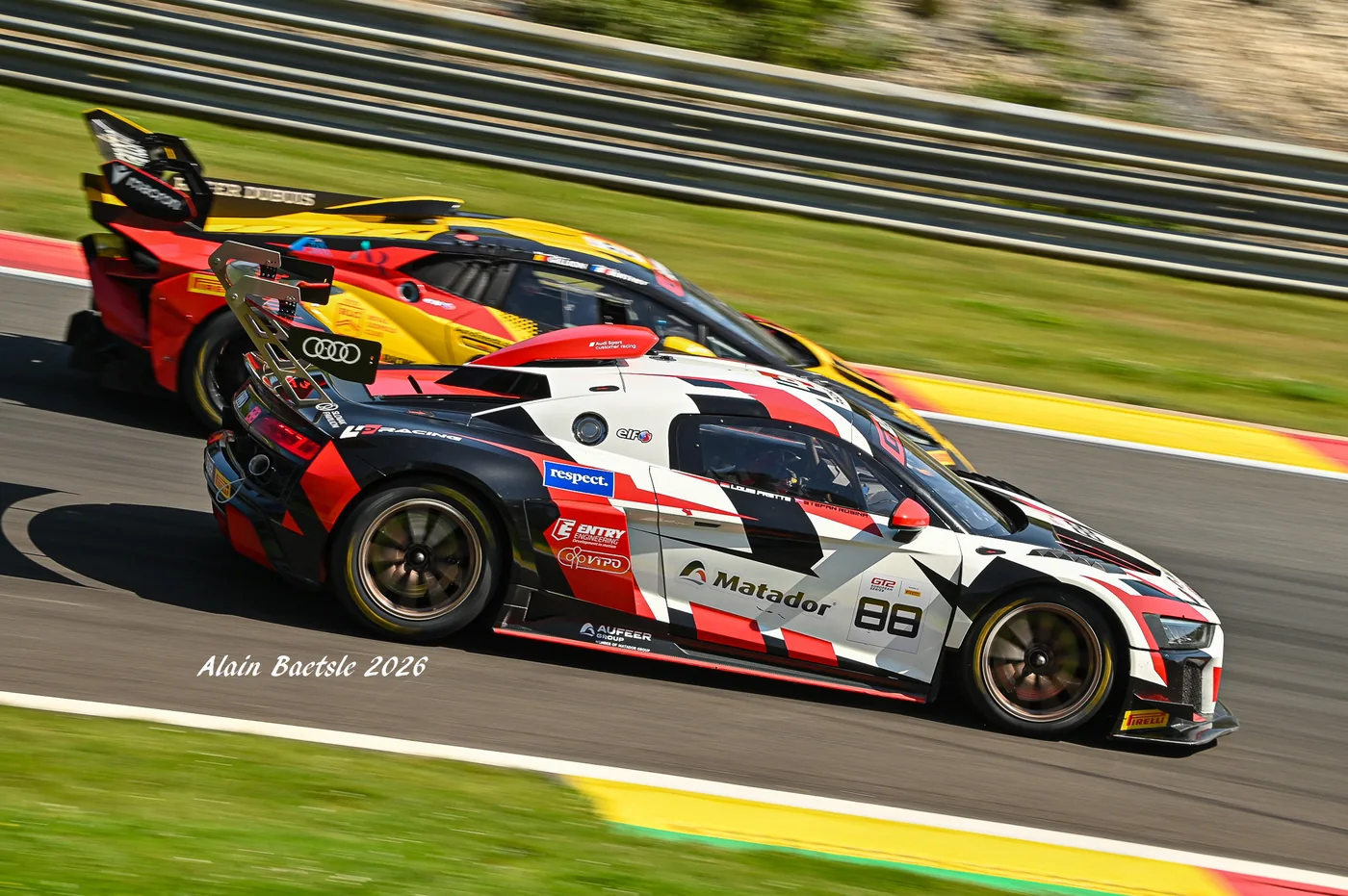 Un prototype aux couleurs vives lancé à pleine vitesse. — © Alain Baetsle