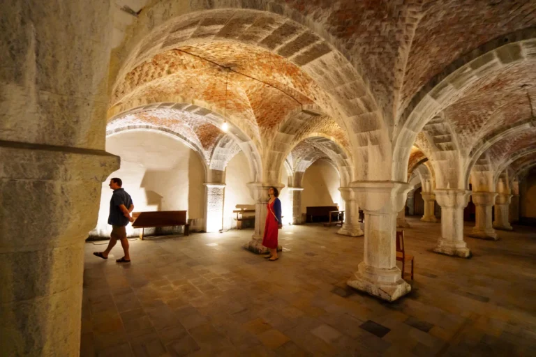 L’abbaye de Maredret : des bénédictines, des enluminures et un patrimoine à sauver dans la vallée de la Molignée