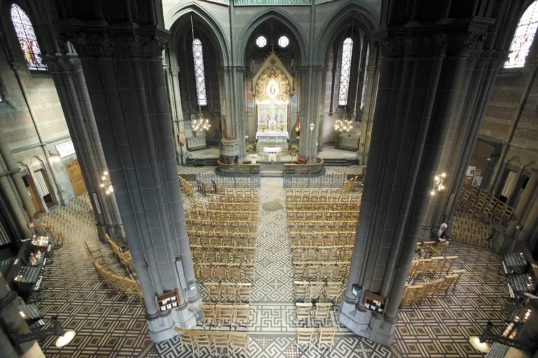La basilique Notre-Dame de Bon-Secours à Péruwelz : un joyau néogothique de pèlerinage