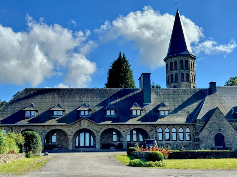 Le monastère Notre-Dame d’Hurtebise, une communauté bénédictine sur les hauteurs de Saint-Hubert