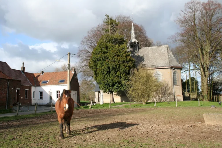 Notre-Dame de la Cavee a Isieres, halte mariale sur un chemin de Compostelle