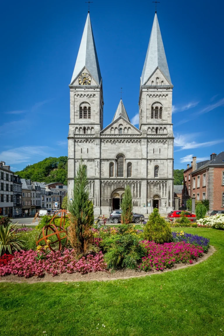 L’église et la place Achille Salée à Spa : le cœur roman-rhénan de la ville d’eaux