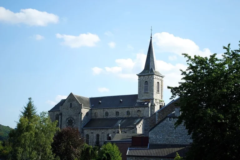 Saint-Jacques de Harzé : l’église héritière du château