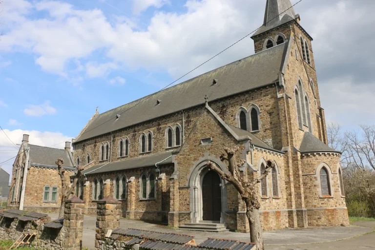 Église Sainte-Barbe de La Sarthe, à Auvelais : la paroisse des mineurs