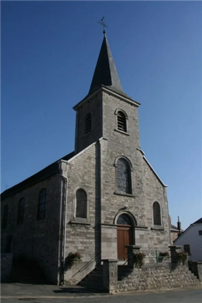 Église de Pondrôme (Beauraing) : les fonts baptismaux romans des saints médecins