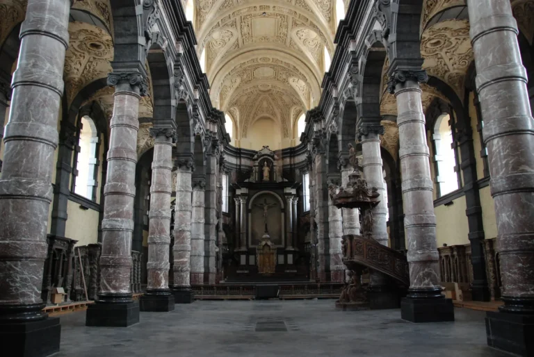 Église Saint-Loup de Namur, joyau du baroque wallon a Namur, province de Namur