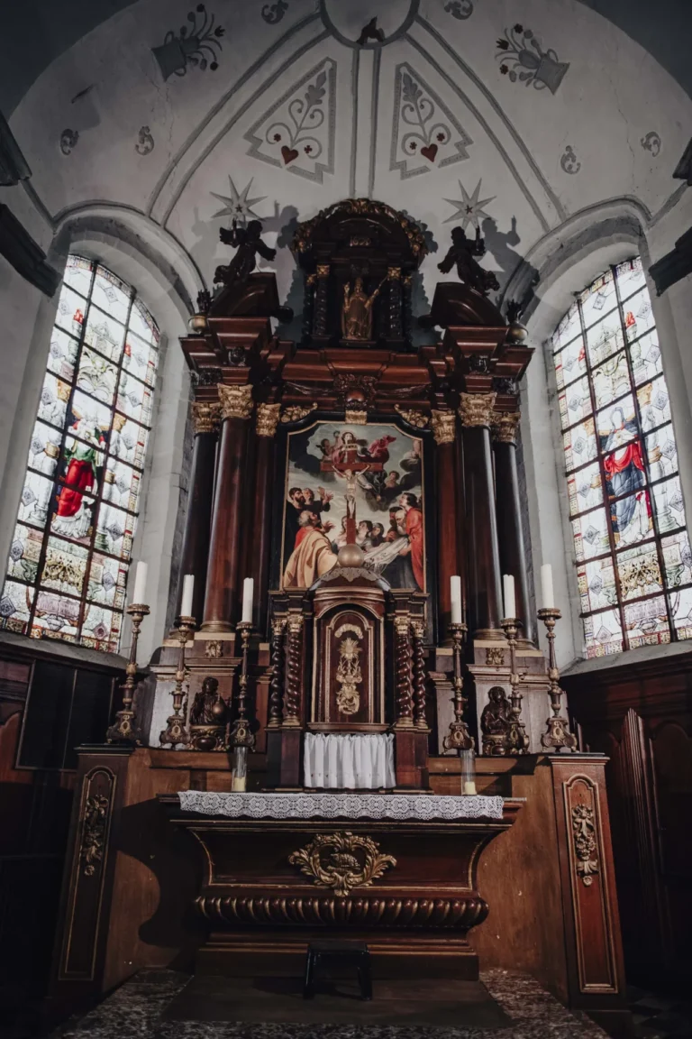 Église Saint-Martin de Fontaine-l’Évêque : un sanctuaire roman du Pays de Charleroi