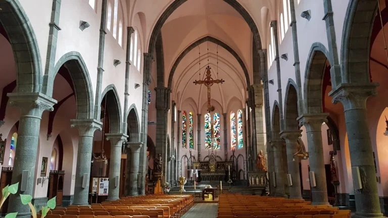 Église Saint-Nicolas de La Roche-en-Ardenne a La Roche-en-Ardenne, province de Luxembourg
