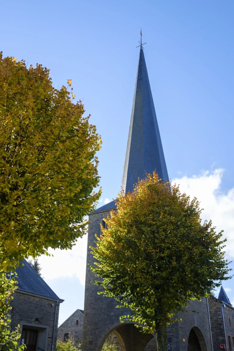 Saint-Ouen de Tillet : l’église reconstruite au clocher isolé