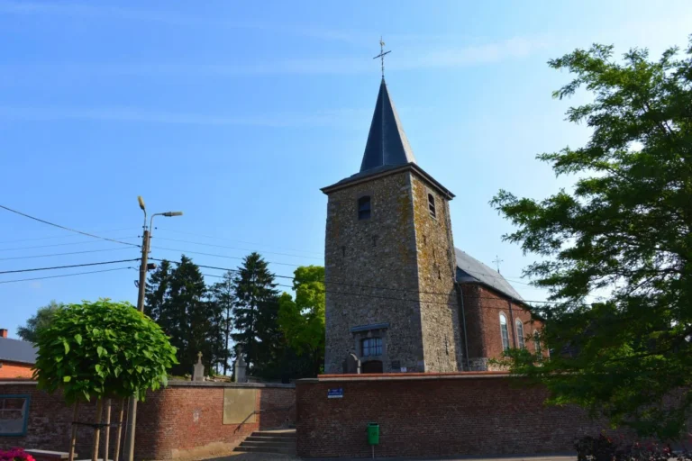 Église de Wansin à Hannut : une tour romane de silex en Hesbaye