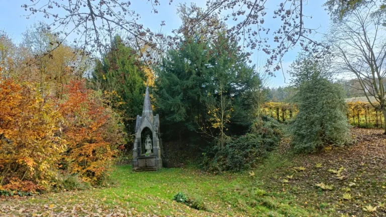 Sainte-Renelde au Coriat : la chapelle et la fontaine cachées de Floreffe