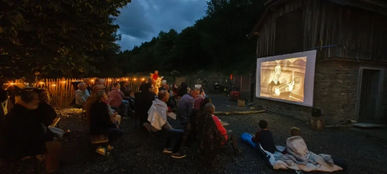 Vresse-sur-Semois > Cinéma > Je pédale pour mon film à Hérisson