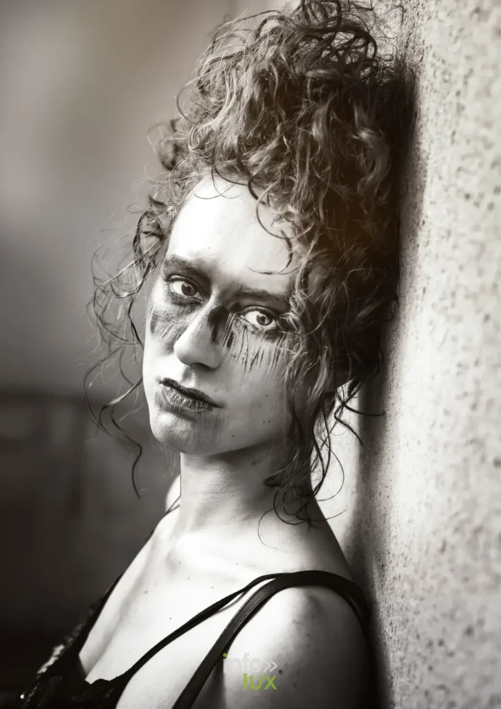 Isolde, la guerrière de velours, shooting noir et blanc « Le Dernier Bataillon Amazone » (More Followers) à la Ligne Maginot de Fermont