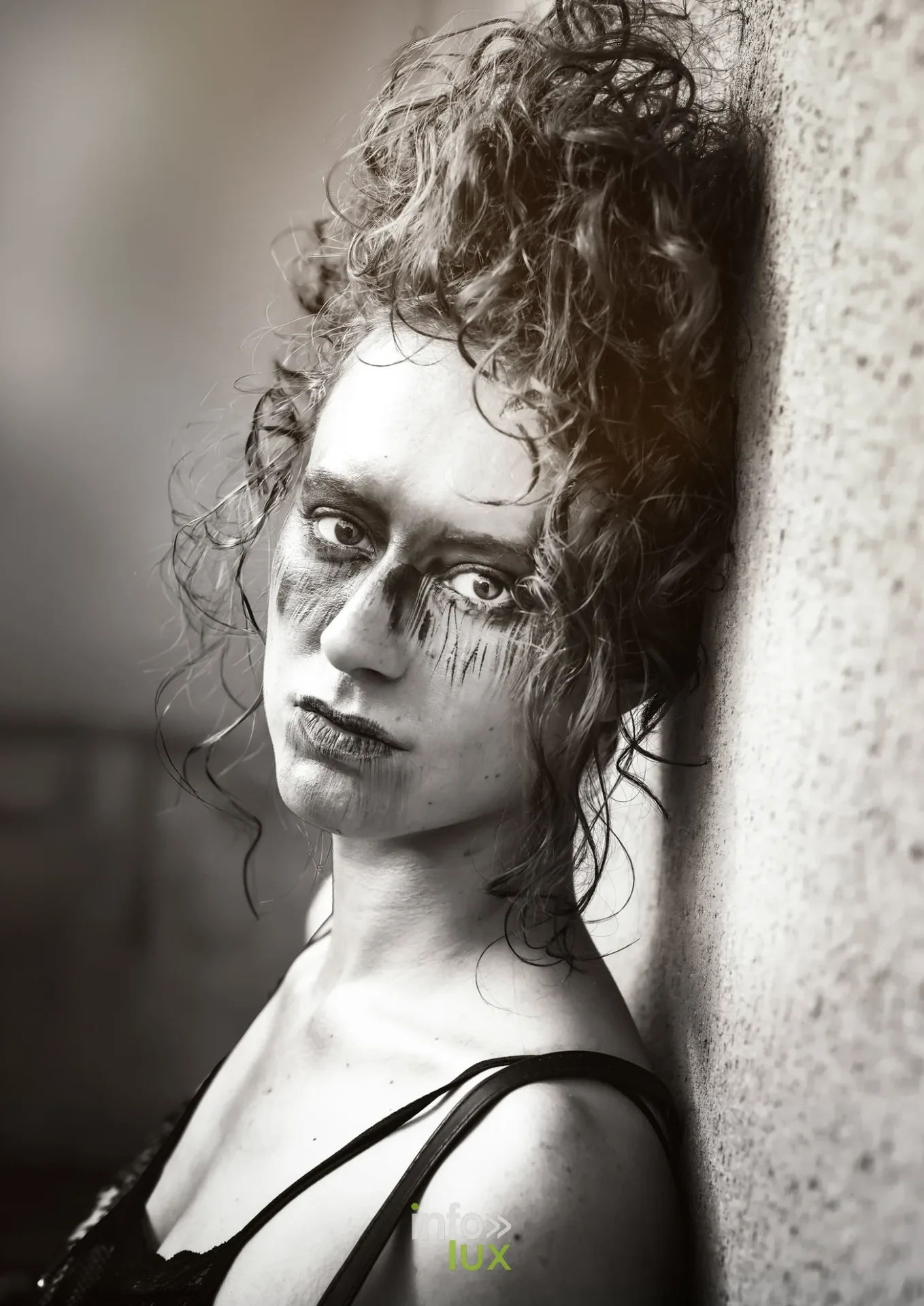 Isolde, la guerrière de velours, shooting noir et blanc « Le Dernier Bataillon Amazone » (More Followers) à la Ligne Maginot de Fermont