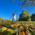Le moulin à vent d’Opprebais (moulin Gustot) à Incourt, tour en briques blanches, Brabant wallon