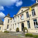 Parc et château Pastur (hôtel de ville) à Jodoigne, portail en pierre de Gobertange