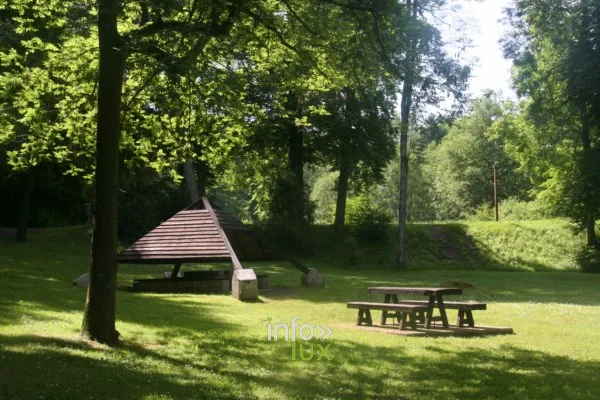 Étangs et arbres des Parcs Saint-Pierre et Sainte-Marie à Beauraing