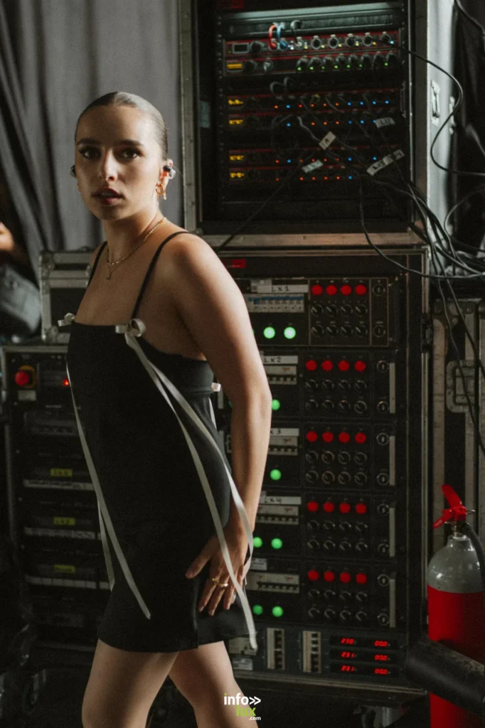 Avec son nouveau single "Dix-sept", Zoé Joséphine confirme son talent pour raconter les émotions qui traversent une génération entière.