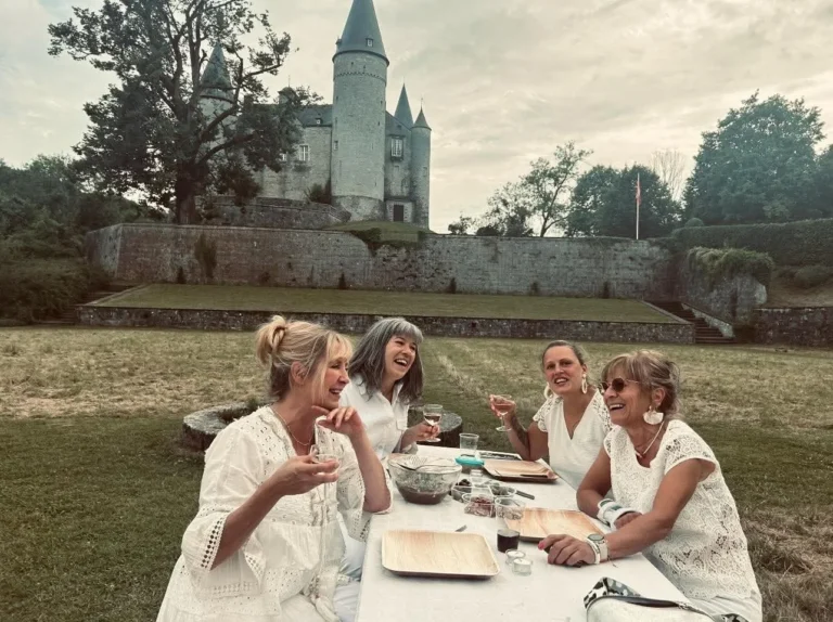 Houyet > Animation > Pique-nique en blanc au Château de Vêves