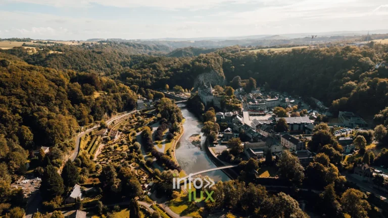 Durbuy > Points de vue > Le belvédère sur la vieille ville