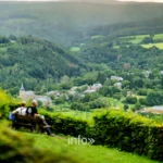 La vallée de l'Ourthe et le village de Marcourt depuis l'ermitage Saint-Thibaut