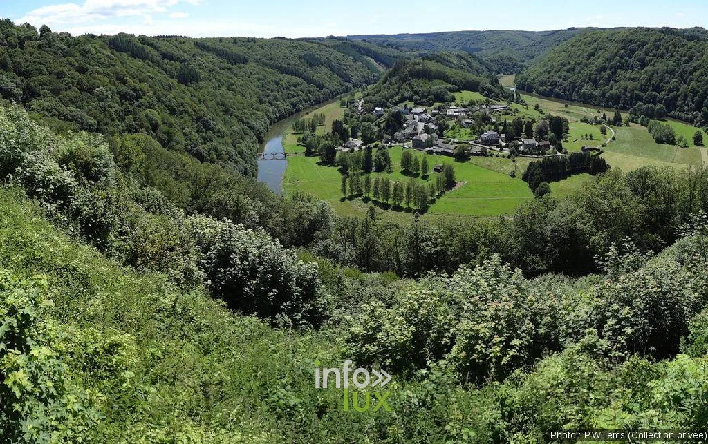 Le hameau de Frahan dans sa boucle de la Semois, vu de Rochehaut