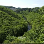 Les méandres de l'Ourthe et le site du Hérou vus du belvédère de Nadrin