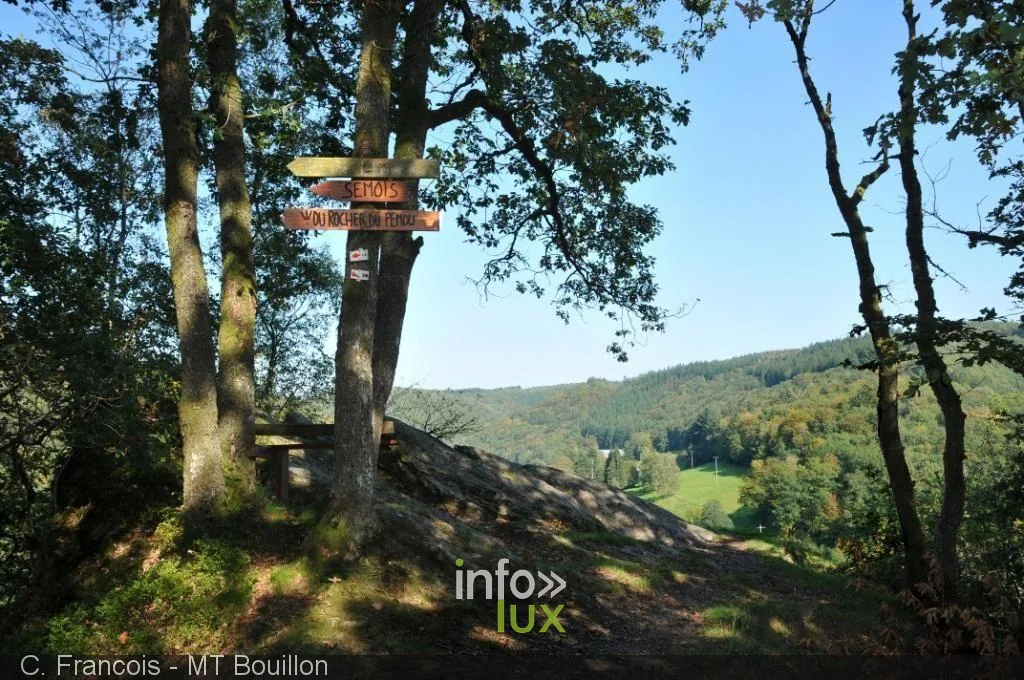 La Semois et l'abbaye de Cordemois vues du Rocher du Pendu à Corbion