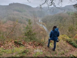 L'arête rocheuse et le ruisseau des Aleines au Saut des Sorcières