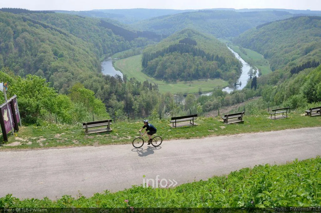 Méandre de la Semois sauvage depuis un belvédère ardennais
