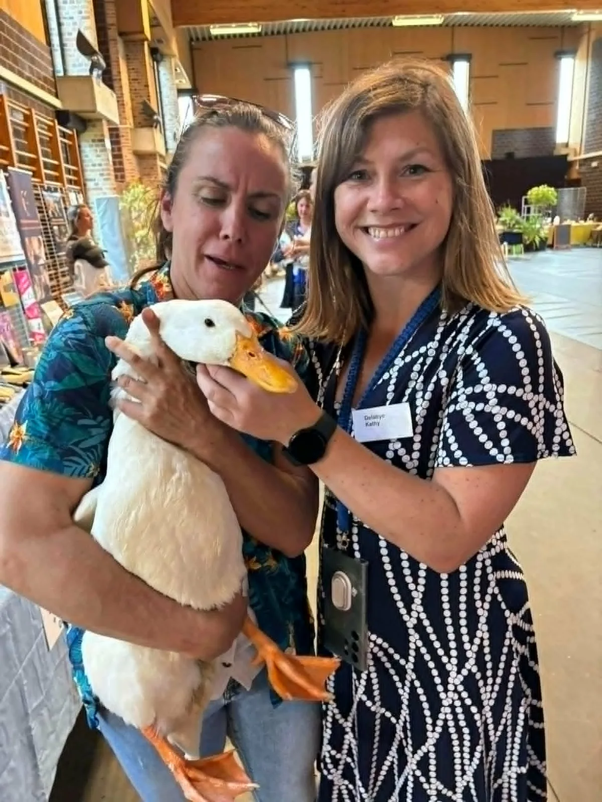 Rencontre avec un canard au Salon du Bien-etre animal de Genappe