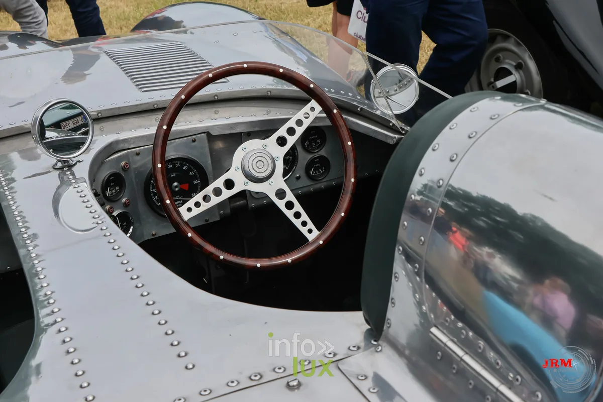Salon Vintage et Rallye Oldtimer au château de Tancrémont (Pepinster), photo Jérémy Leboutte