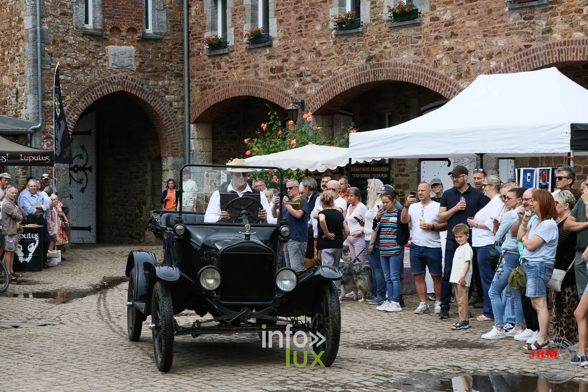 Salon Vintage et Rallye Oldtimer au château de Tancrémont (Pepinster), photo Jérémy Leboutte