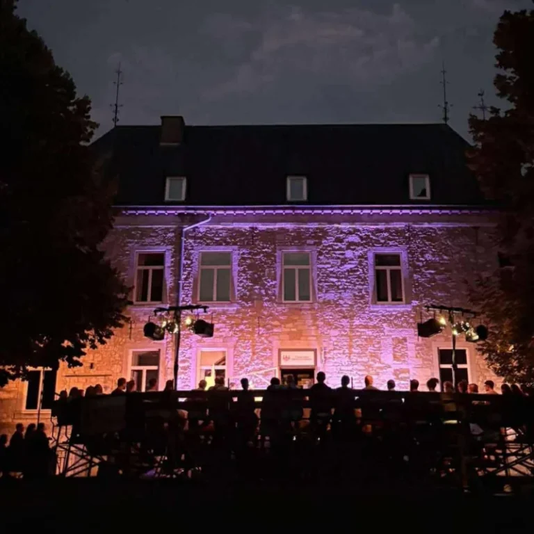 Durbuy > Spectacle > Théâtre au Château en plein air