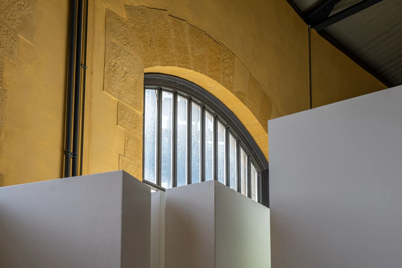 Vue de l'exposition collective Common Ground a la Galerie des Rotondes