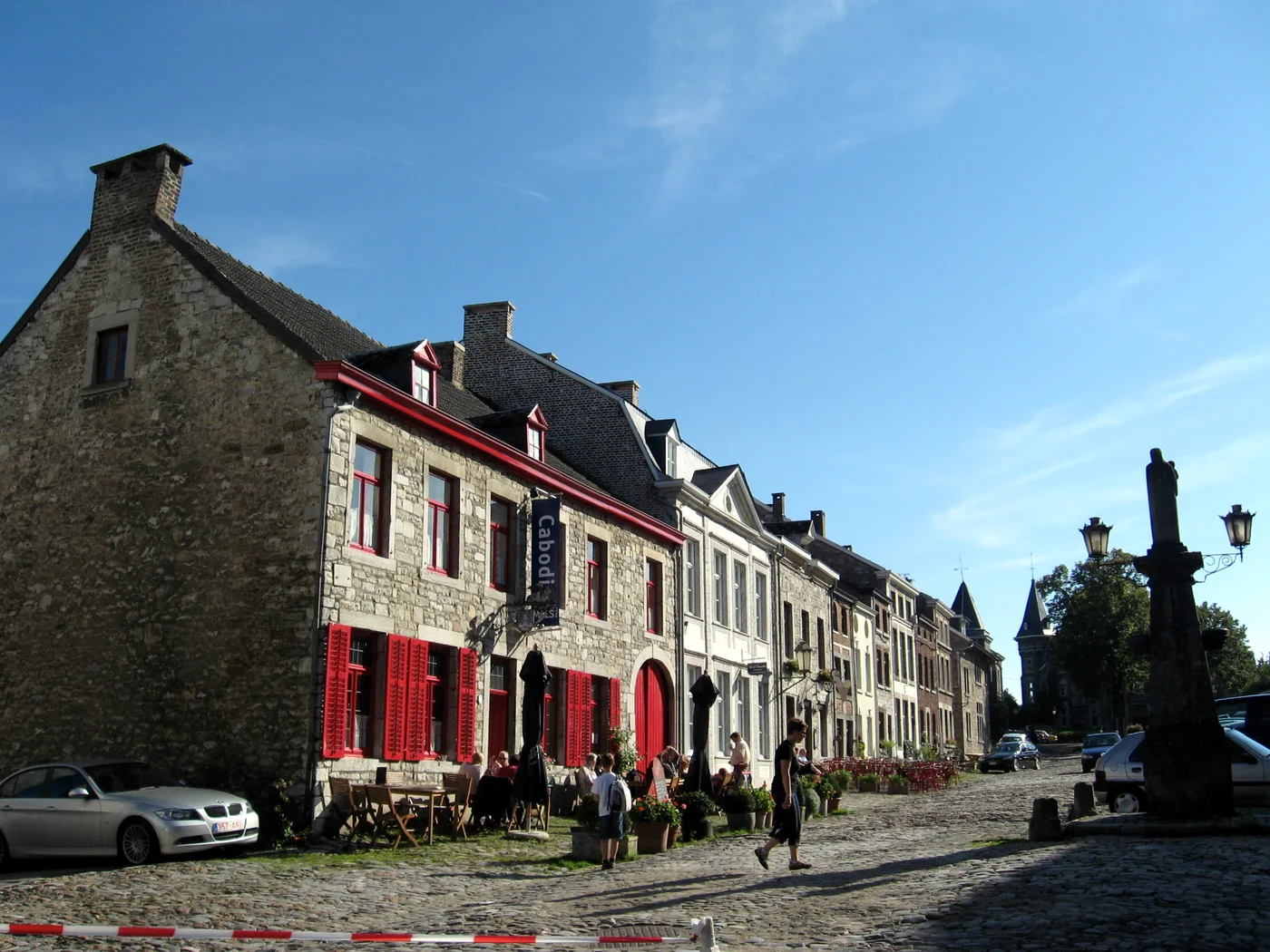 Place Saint-Georges pavée de galets de la Vesdre, Limbourg — Limbourg, un des Plus Beaux Villages de Wallonie (Limbourg, province de Liège)