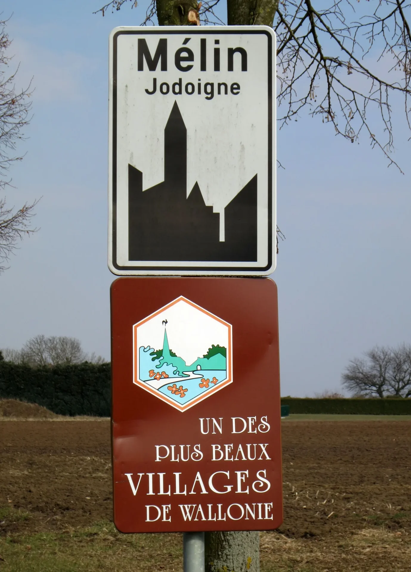 Panneau d'entrée du village de Mélin, un des Plus Beaux Villages de Wallonie — Mélin, un des Plus Beaux Villages de Wallonie (Jodoigne, province de Brabant wallon)