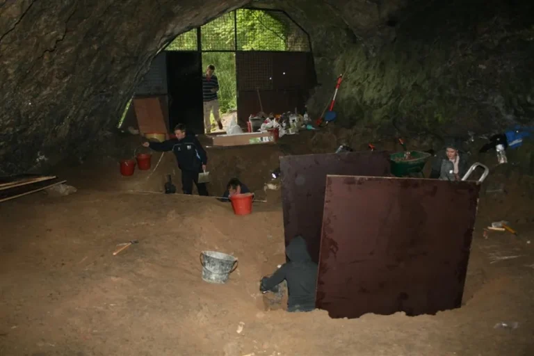 Modave » Balade » Visite guidée Trou Al Wesse