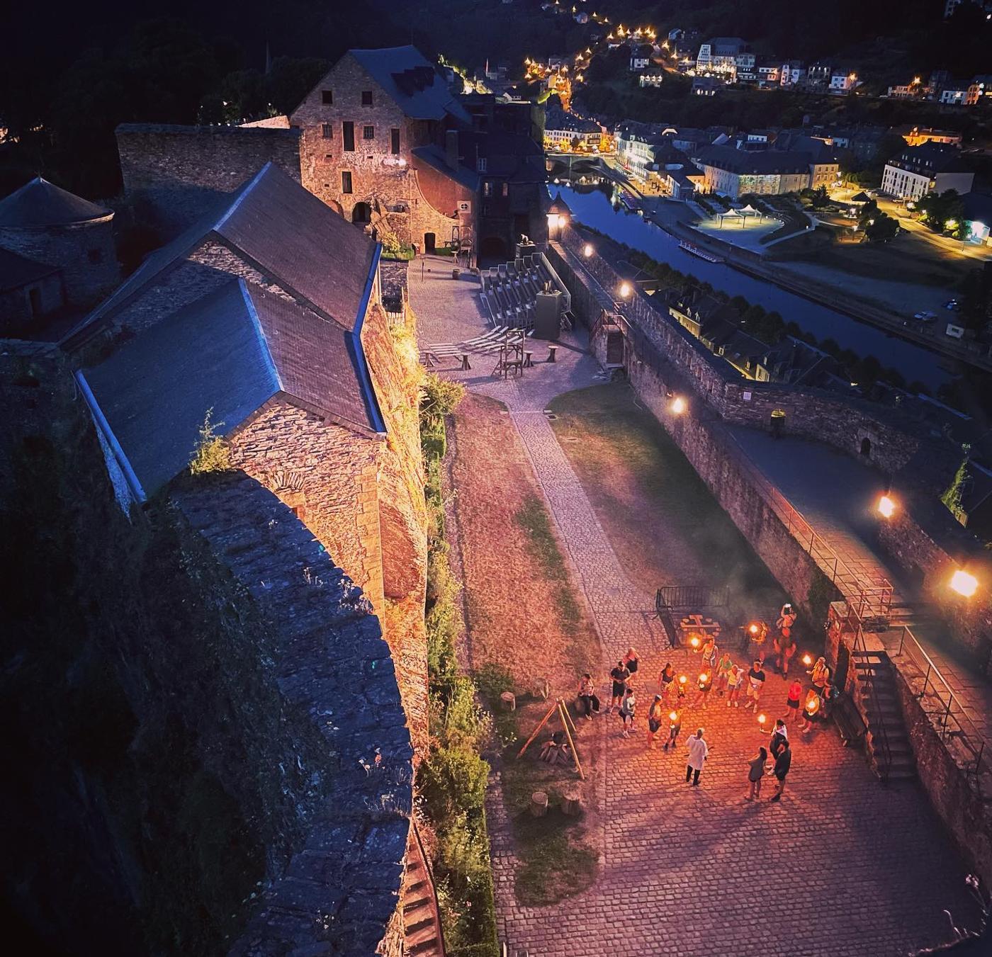 Affiche officielle Visite nocturne aux Flambeaux du château fort 2026
