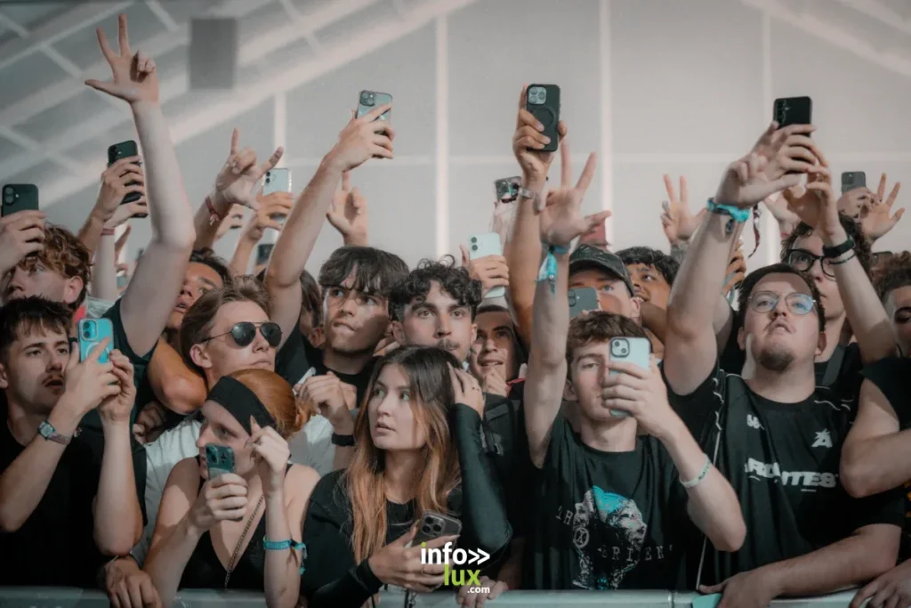 foule et ambiance du festival Les Ardentes 2026 à Liège en Belgique.