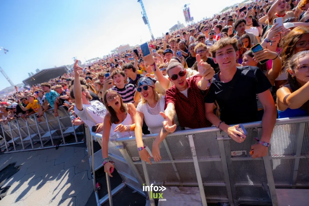 foule et ambiance du festival Les Ardentes 2026 à Liège en Belgique.