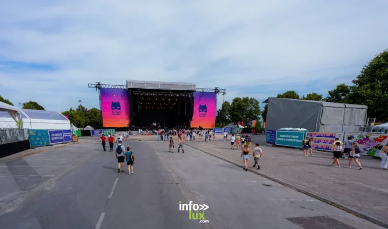 Ouverture des Nuits Secrètes 2026 à Aulnoye-Aymeries avec les premiers festivaliers sur le site.